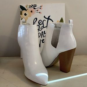 Heeled booties